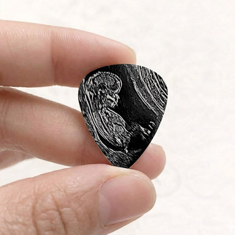 A premium Father's Day gift for new dads, serving as a lasting memento of a growing family.