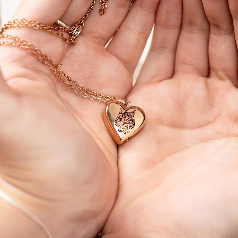 The ideal jewellery for pet ashes, this Personalized Cat Photo Heart Urn Necklace is a treasured cat ashes necklace.