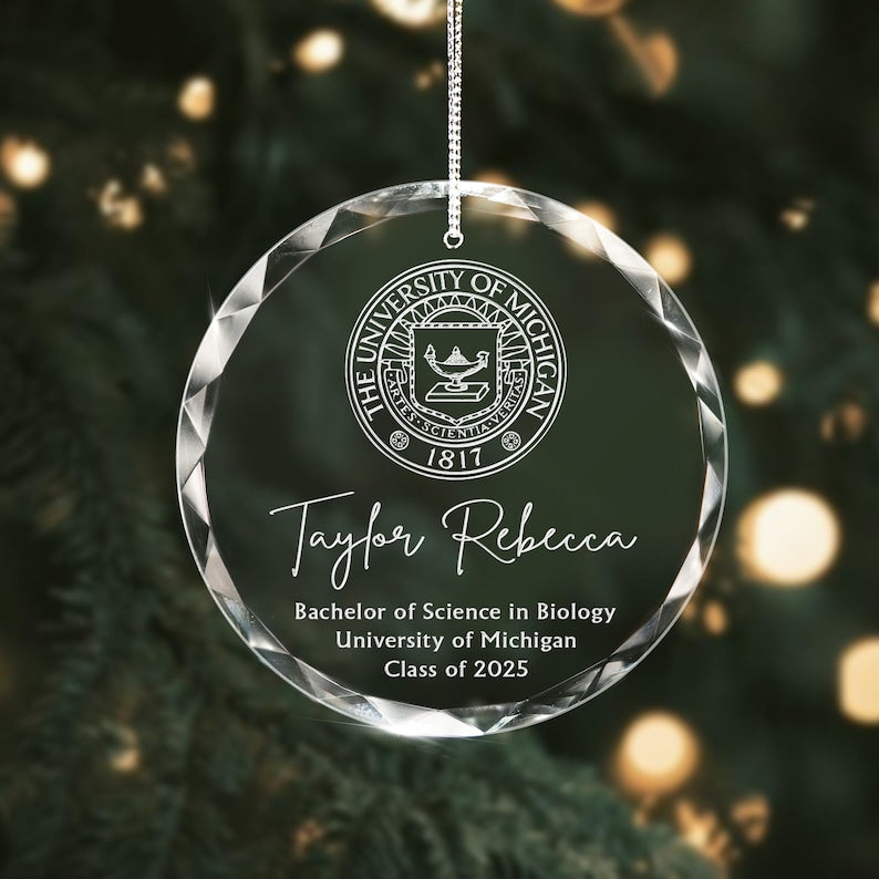 The ideal university graduation gift, this Personalized College Logo Graduation Glass Ornament is a beautiful crystal keepsake.