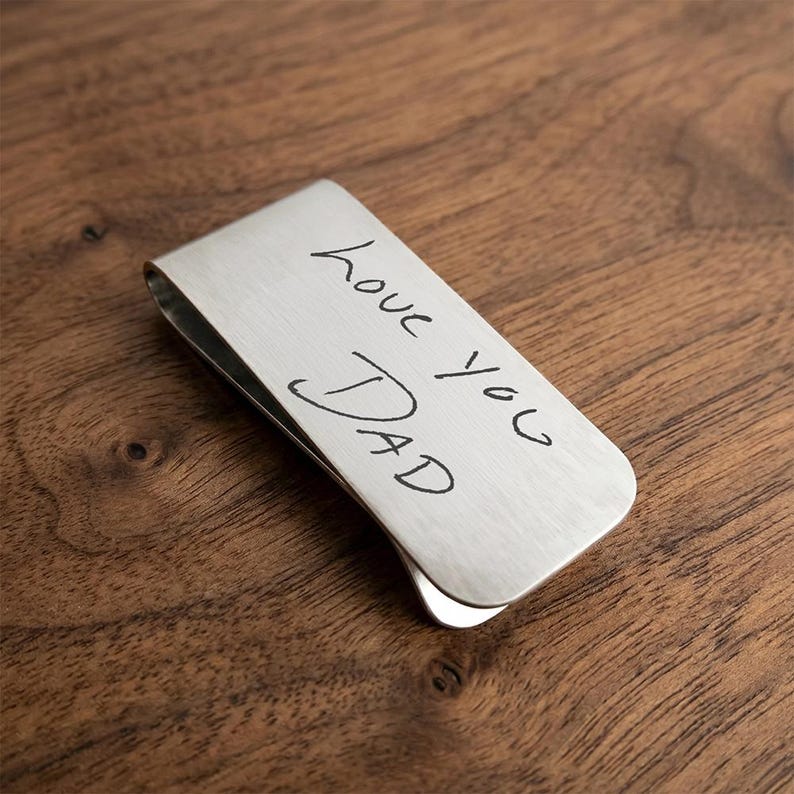 Custom money clip with handwritten text in stainless steel, a popular Father's Day gift for dad and your beloved husband.