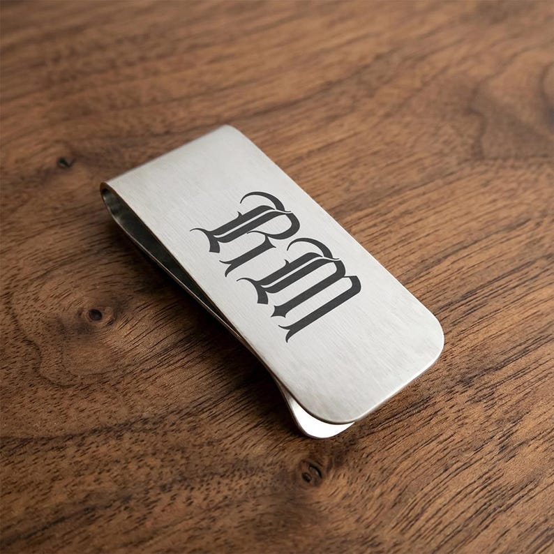 Personalized money clip for dad from family, a high-quality engraved gift and unique gift ideas for groomsmen or the best man.