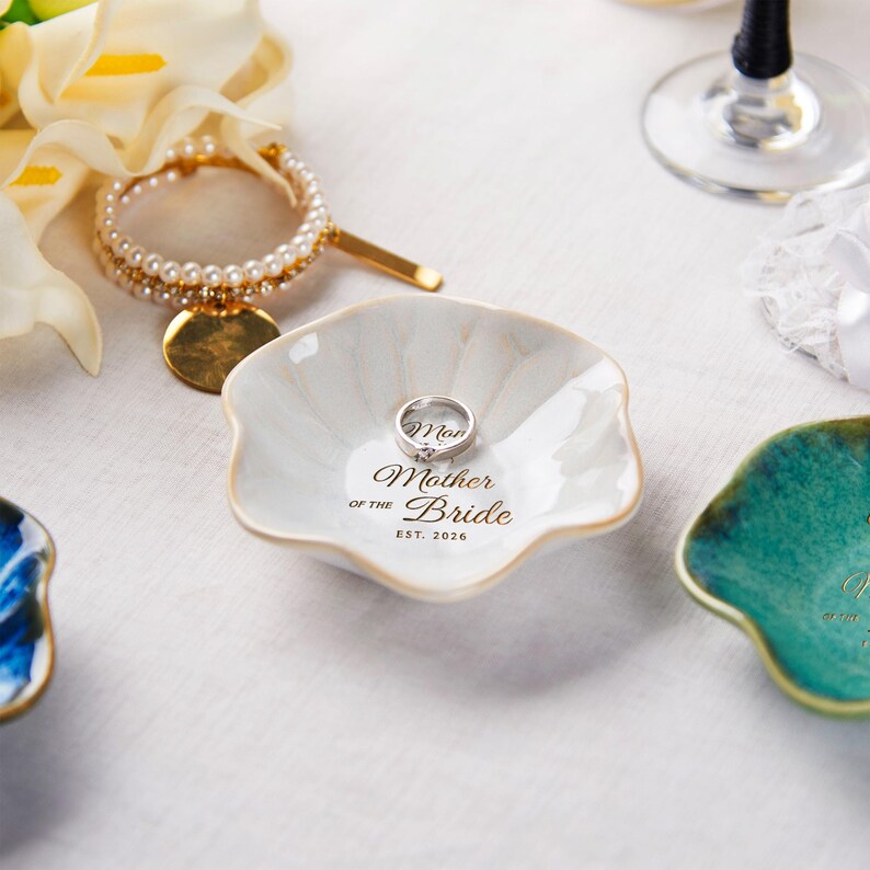Unique wedding gifts for parents of the groom and bride, adding a sentimental touch to the celebration.