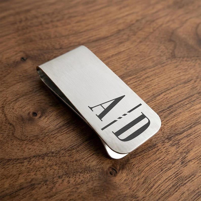 Monogram money clip in stainless steel, a popular groomsmen proposal gift and cool practical gift for your husband.