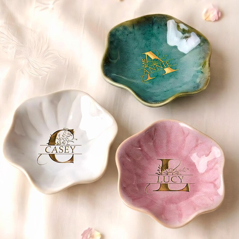 Elegant engraved ring holder for mom from daughter, serving as a lasting memento of your love.
