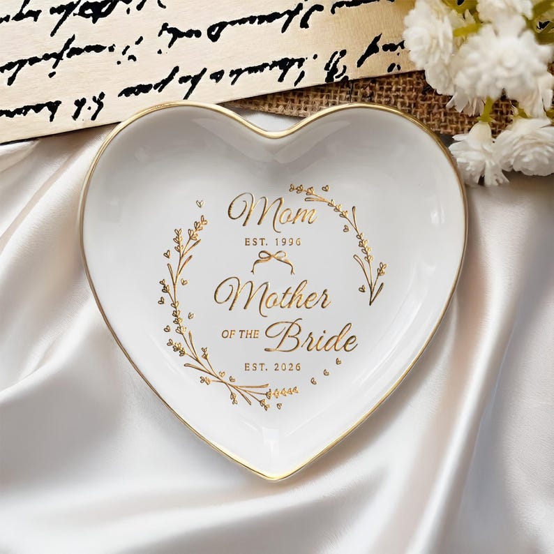 Elegant engraved ring holder for mom from daughter, serving as a lasting memento of your wedding day.