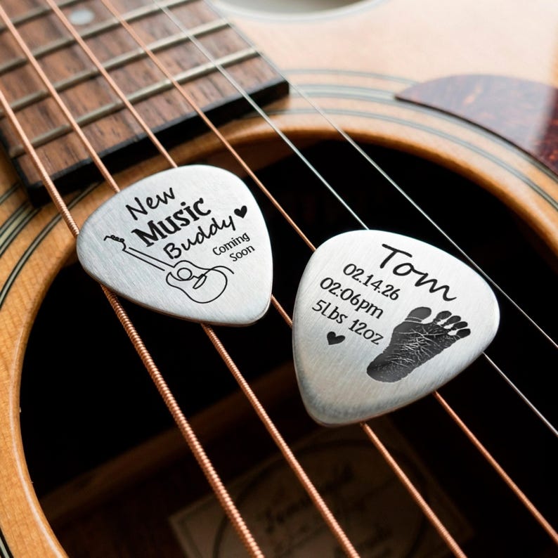 Customized guitar plectrum for first time dads, perfect for the guitar player celebrating his newborn.