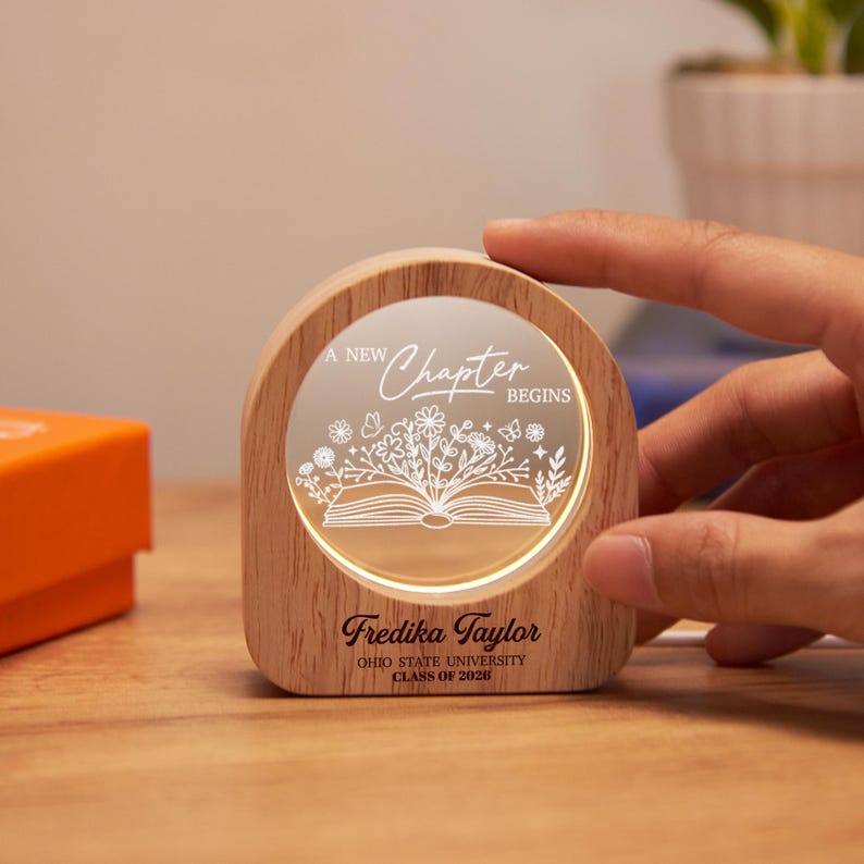 Customized engraved night light for the Class of 2026, featuring high-end crystal craftsmanship.
