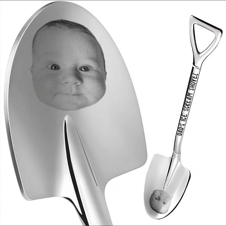 Family photo gifts engraved on a premium metal shovel spoon, a sweet and functional gift for dad for Father's Day 2026.
