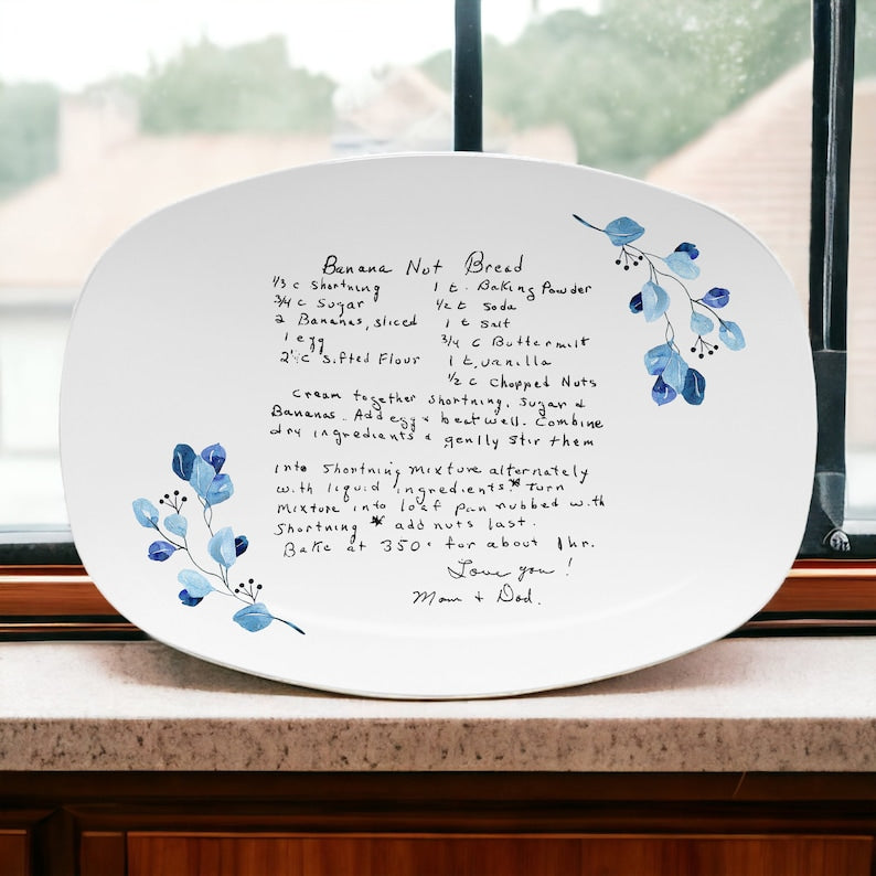 A unique handwritten recipe platter, the Personalized Platter from Handwritten Recipe is a lovely mom xmas gift and ladies xmas gift.