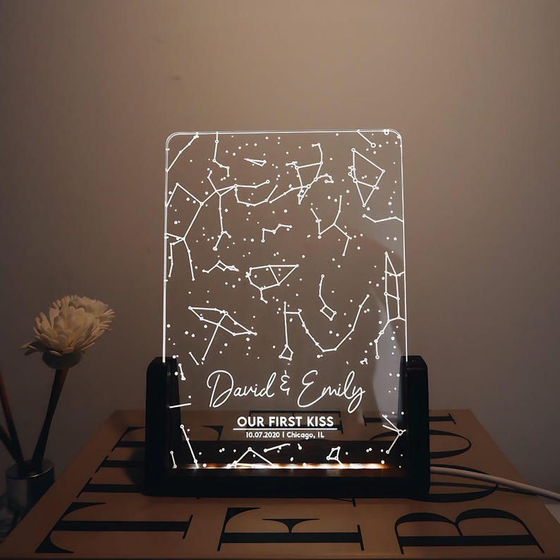 This LED light gift, a Personalized Star Map Acrylic Night Light, features a custom star map lamp design.