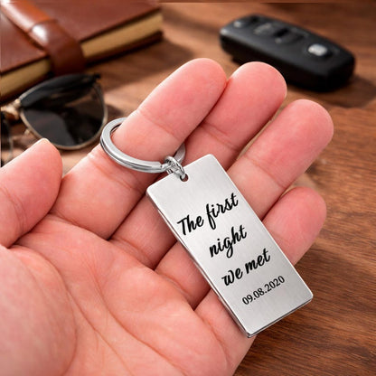 Laser engraved keychain featuring a personalized star constellation map, a romantic star constellation date gift.